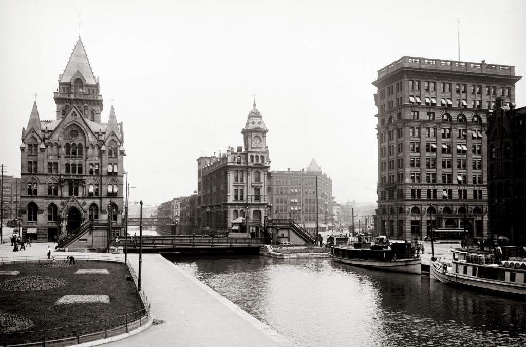 Erie Canal at Salina Street, downtown Syracuse, New York, 1904. Photo: Wikipedia