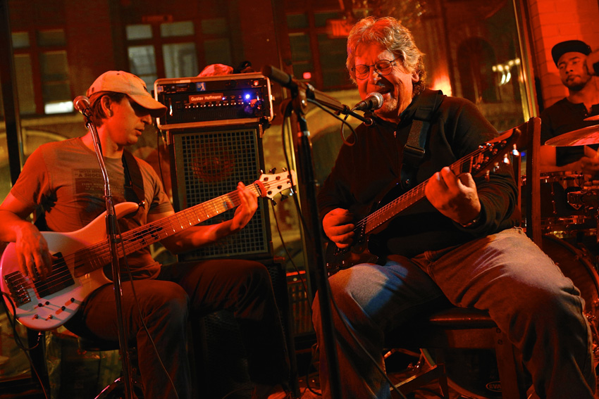 Mark Hoffmann and his son, Gustav, perform at Al's. Michael Davis Photo | Syracuse New Times