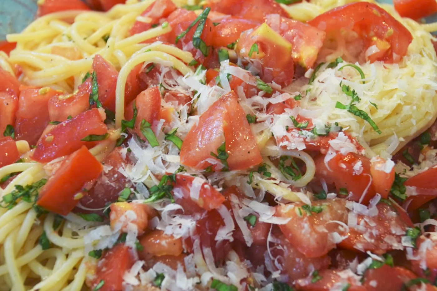 Some spaghetti. Cook Italia Chopped Tomatoes.