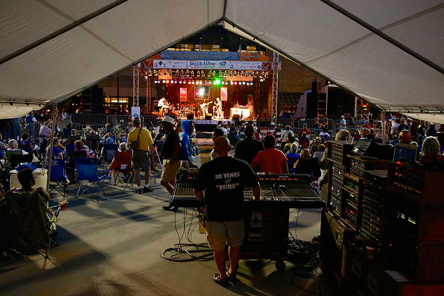 Clinton Square chillaxes with Northeast Jazz & Wine Fest